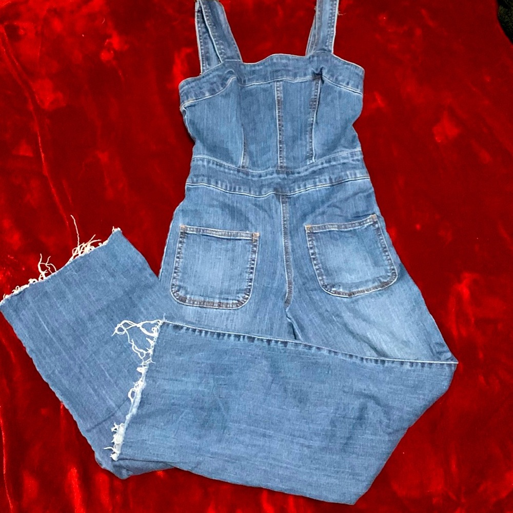 dollhouse Women's Gizo Denim Cutoff Jumpsuit Size 1. 14” PTP, 24”Waist 24”Inseam